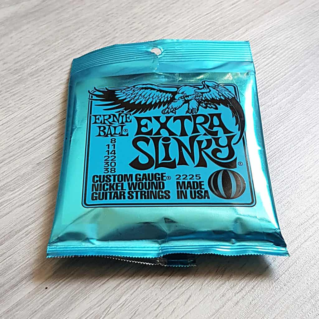 Labākā cenas un kvalitātes attiecība: Ernie Ball Slinky stīgas elektriskajai ģitārai