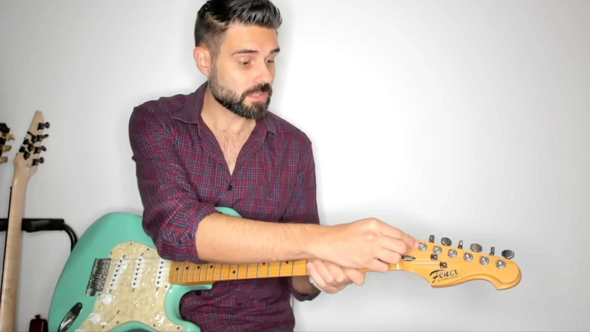 Mellores guitarras para principiantes: descubre 15 eléctricos e acústicos a prezos accesibles