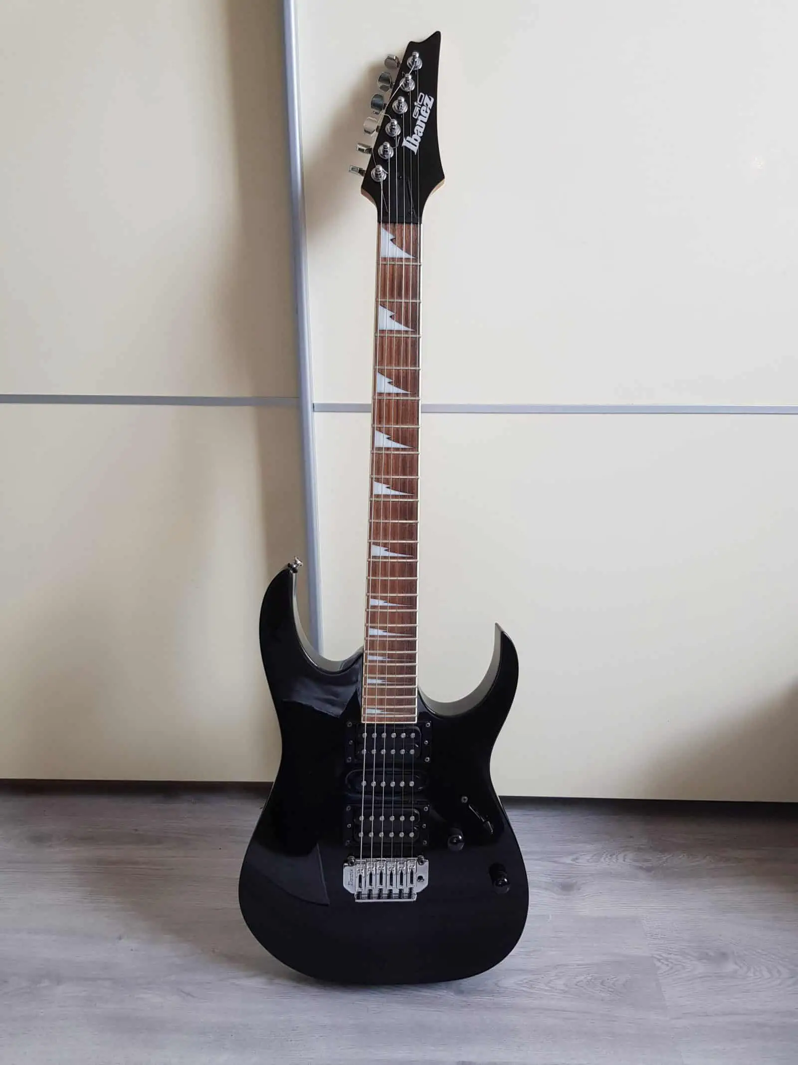 Mellor guitarra de metal barata Ibanez GRG170DX