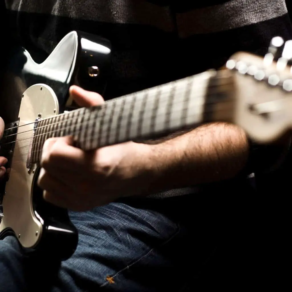 What is a digital modeling guitar