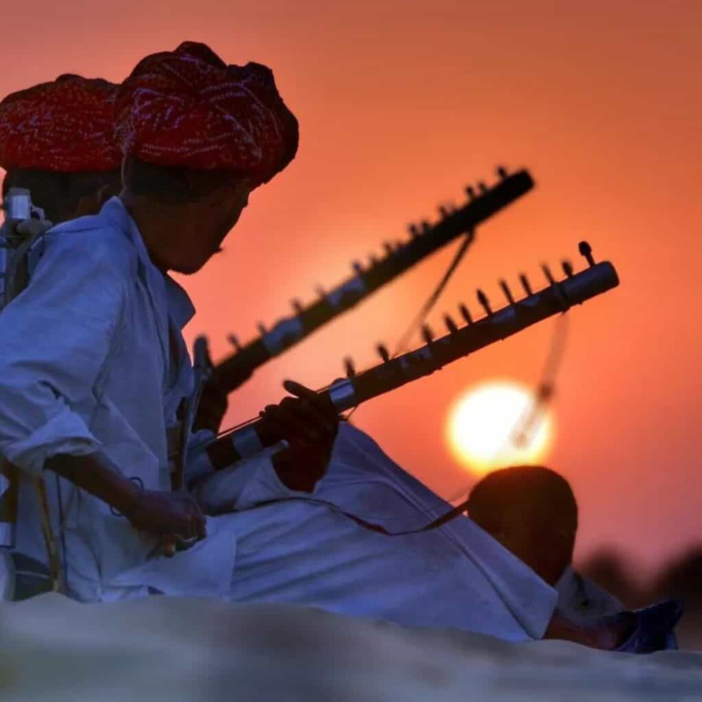 மைக்ரோடோனலிட்டி என்றால் என்ன