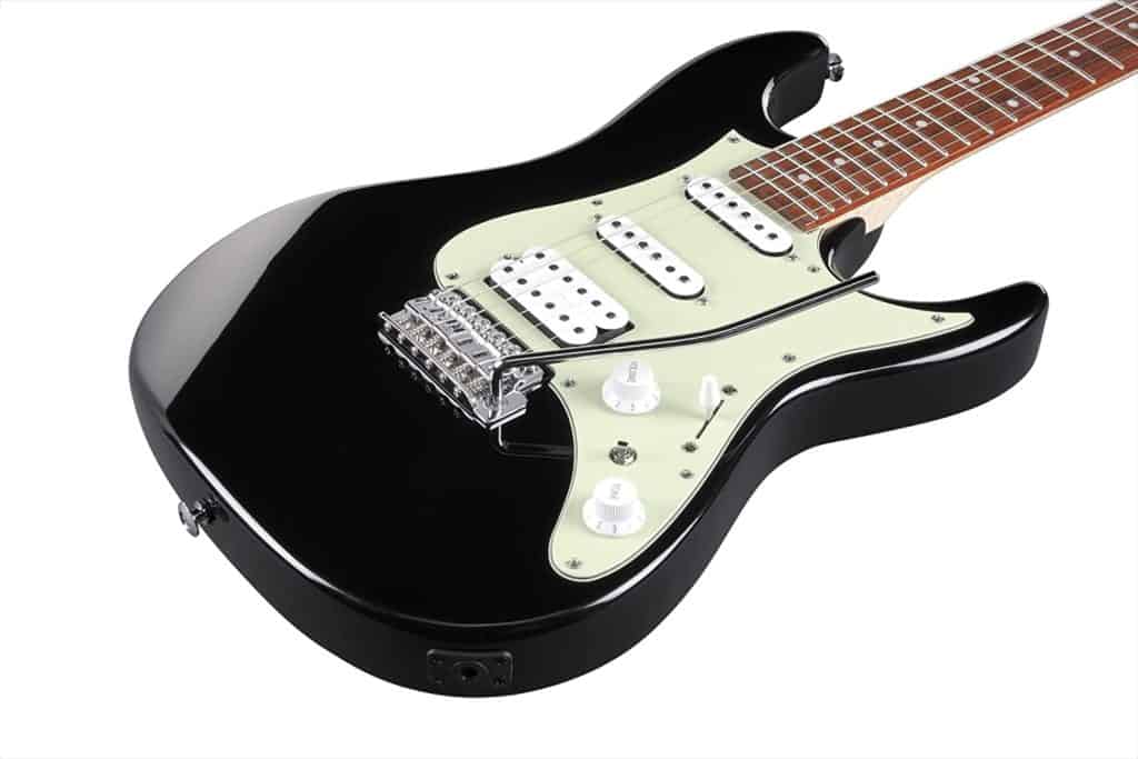 Isiginci esihle kakhulu segig stratocaster- Ibanez AZES40 Okumnyama Okujwayelekile