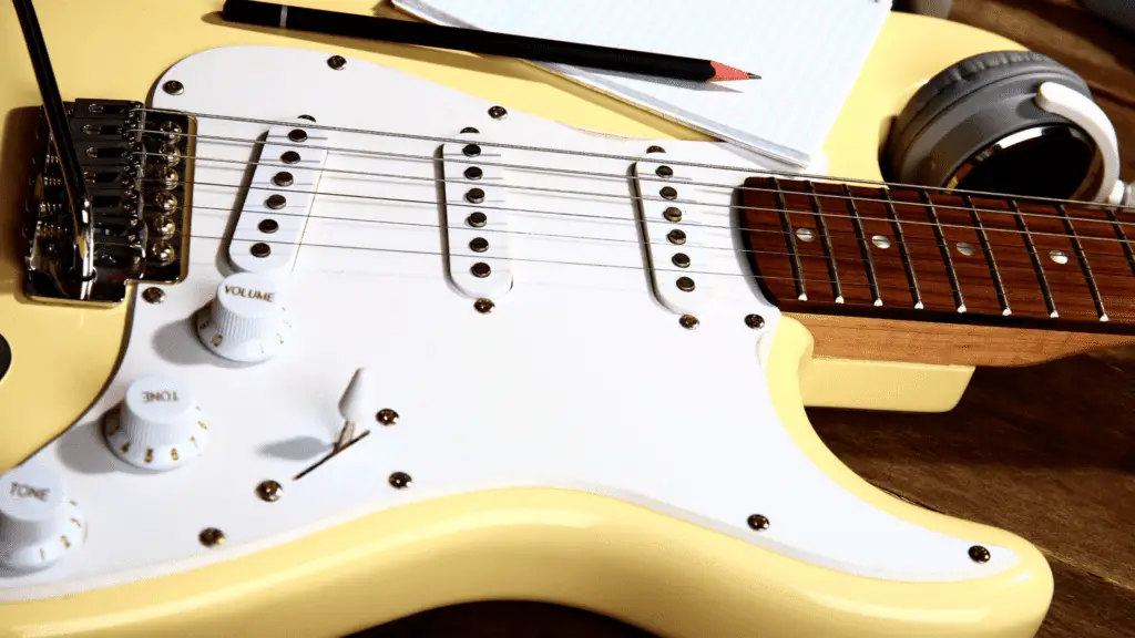 Full review: Fender Player Stratocaster Electric HSS Guitar with Floyd Rose