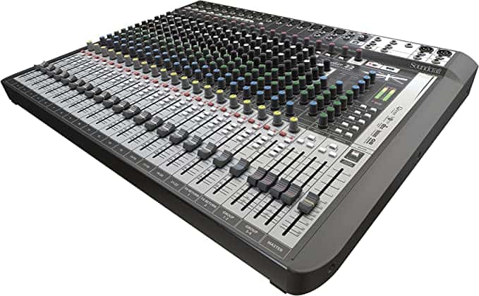 Mellor mesturador versátil: Soundcraft Signature 22MTK en ángulo